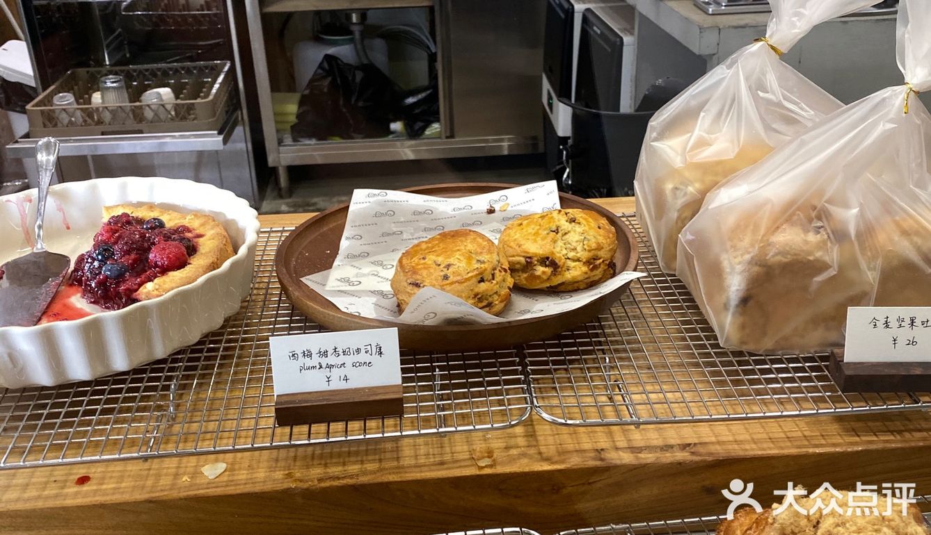 走之前打包了两个可颂，面包品类跟db的好像