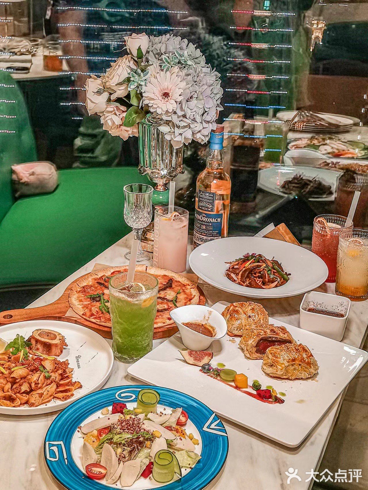 俯瞰瑰丽江景，品味精致美食🌈