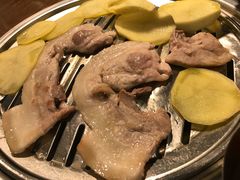厚切猪肉-·缸桶屋·韩式牛肋条自助烤肉(西湖D11店)