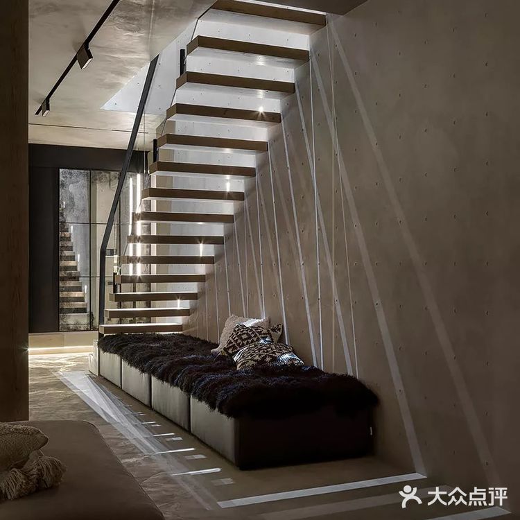 低调轻雅的顶层复式，住出另一种豪宅范！