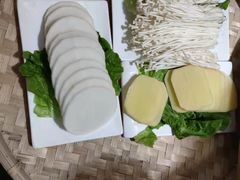 -茸梅路右拐龙虾-农家菜(松江店)