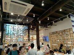 -猫的天空之城概念书店(杭州南宋御街店)