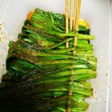 今晚点了张三疯烧烤，真的越做越差了烤鸡翅一点也不新鲜