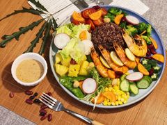 夏威夷鲜虾轻体沙拉➕杂粮米-Rabbit Cafe私房西餐甜点咖啡(栖霞路店)