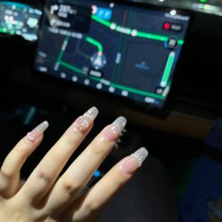 -UGIRL有个美甲