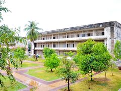 -吐斯廉屠杀博物馆