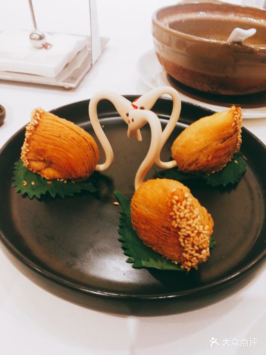 白天鹅宾馆·宏图府餐厅栗茸天鹅酥图片 - 第11张