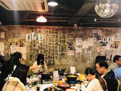 大堂-鲜入围煮花胶鸡海鲜火锅