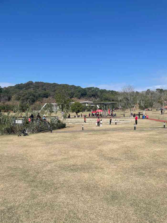 牛岗山公园"牛岗山公园因粉黛而出名.自己开车过去停车.