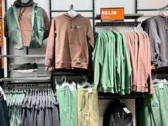 -百年港湾奥特莱斯(香炉礁店)