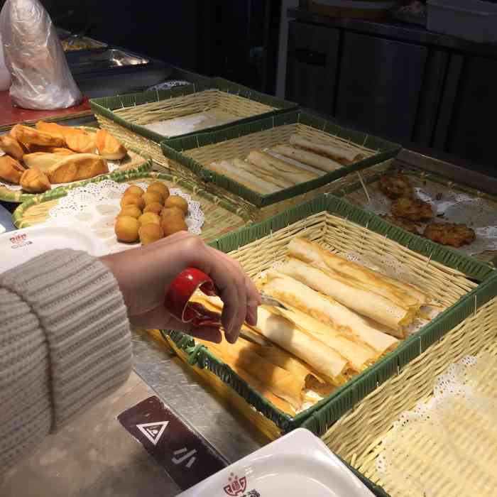 客满福饭堂(新地中心店)-"这家快餐店是我见过种类最多的中式快餐店.
