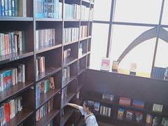 -钟书阁(松江泰晤士小镇店)