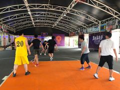 -洛克公园·篮球·足球·羽毛球(莘庄店)
