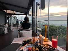 -FLAIR顶层餐厅酒吧(浦东丽思卡尔顿酒店)