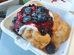草莓蓝莓泡芙系列-BUTTERFUL&CREAMOROUS 黄油与面包(三里屯太古里店)