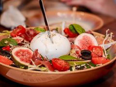 布拉塔奶酪与无花果沙拉-COMMUNE·X幻师(粤海天地店)