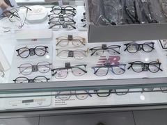 -光明眼镜·蔡司授权(徐泾店)