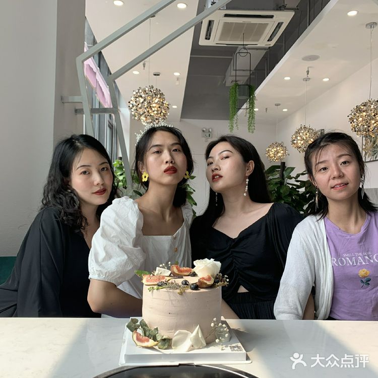 这家的麻酱吃起来就不像好麻酱的样子