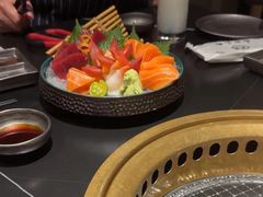 -山川小町·极番烧肉(新地假日广场店)