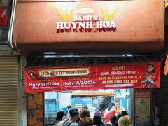 -Bánh Mì Huynh Hoa