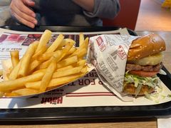 -The Habit Burger Grill 哈比特汉堡(复兴soho店)