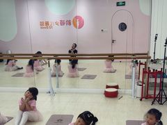 -韵姿少儿舞蹈(北外滩校区)