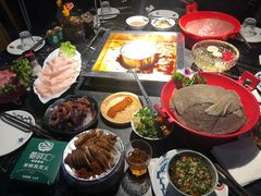 -二荆条·蜀鲜汇城市森林火锅