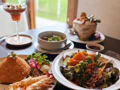 -Chom Cafe and Restaurant