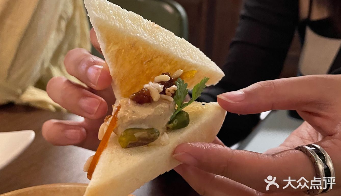 运河映巷里的宝藏brunch？老板娘说他们是酒吧！