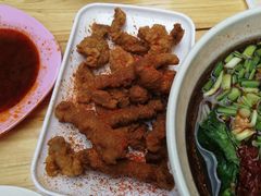 -爆炸头阿姨小四川正宗川味小吃(无任何分店)