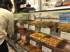 面包甜点陈列柜-上海哈尔滨食品厂(淮海中路店)