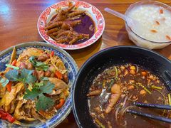 -爆炸头阿姨小四川正宗川味小吃(无任何分店)