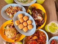 -东海岸人工湖美食村