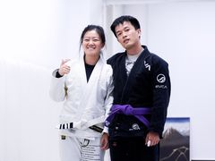 -菠萝格斗巴西柔术训练馆
