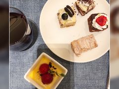 -鲜艳全日餐厅(长江之舟华邑酒店)