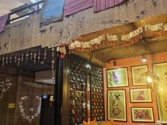 -香巴拉云南餐厅(华莱坞店)