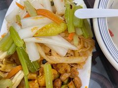 -牛一嘴·兰州牛肉面·大盘鸡(财富中心店)