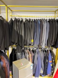 -月月婚纱礼服仓储店(王府井店)