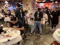 等位区-鲜入围煮花胶鸡海鲜火锅