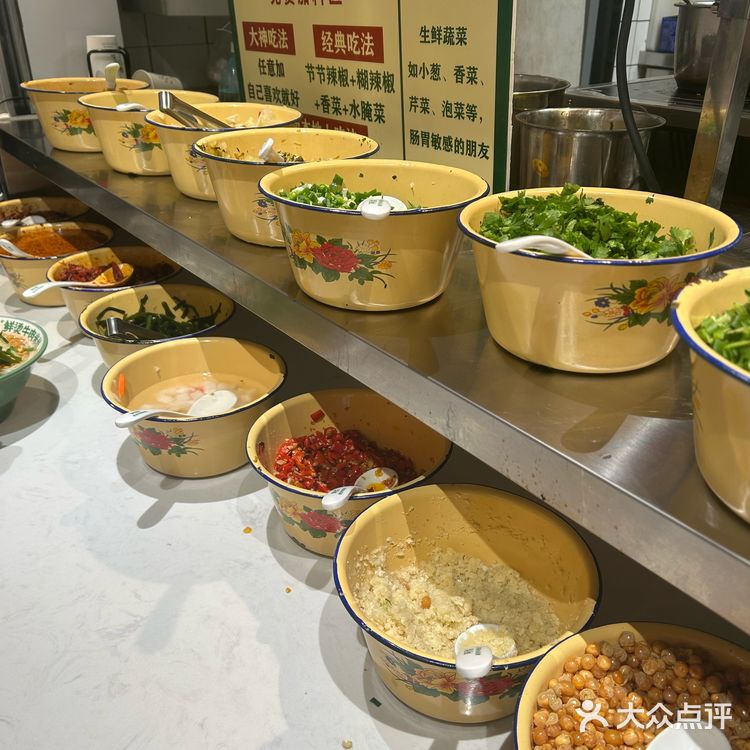 被这家鲜烫米线+冰豆花拿捏住了！