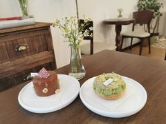 开心果树莓泡芙-Ten Olives甜点