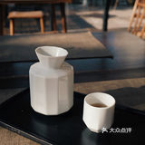 庭院内| 覆乘冬日夕曛之光