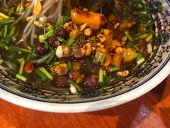-爆炸头阿姨小四川正宗川味小吃(无任何分店)