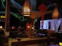-城墙外BAR