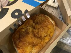咸蛋黄肉松面包-盒马鲜生(杭州运河上街店)