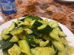 拍黄瓜-玫瑰红烤羊排(北新桥三条店)