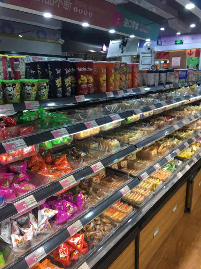 小口大口(紫薇田园都市店)-"小口大口零食店是很实惠的小杂货店,她的