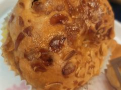 啤酒焦糖核桃乳酪面包-新侨三宝乐面包店(崇文门店)