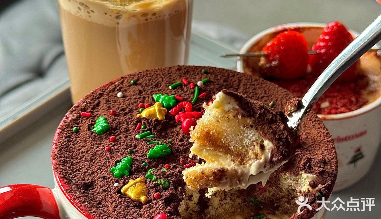 不懂就问！江门的咖啡店都这么圣诞🎄吗？？