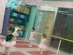 -Isee灰姑娘国际儿童艺术中心(证大·大拇指广场店)